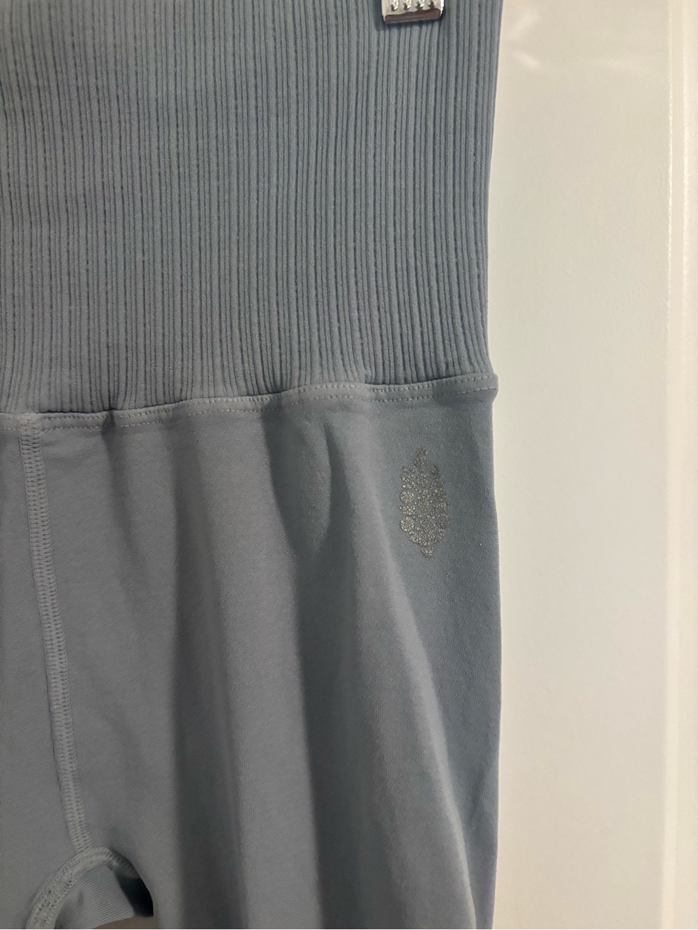 FREE PEOPLE Movement Blue Gray Good Karma Leggings Size XS/S - Picture 3 of 5